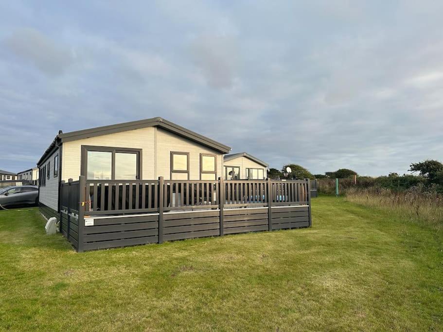 Modern Lodge With Amazing Views New Quay Extérieur photo